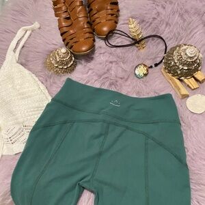 ๏ Beyond Yoga Panel Leggings